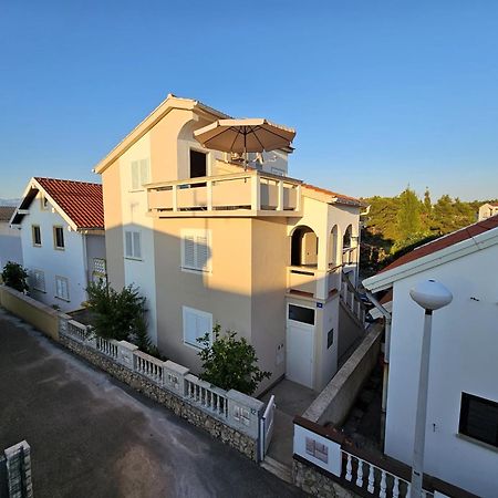Apartmani Juric Vir Esterno foto
